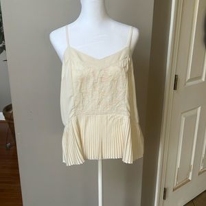 Medium silky tank with lace detail